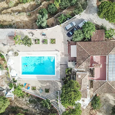 4 Bedroom Lovely In בית נופש מיחאס