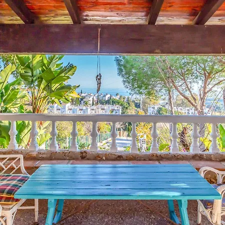 4 Bedroom Lovely In מיחאס