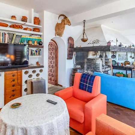 4 Bedroom Lovely In * מיחאס
